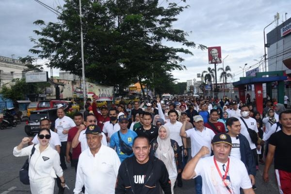 Jalan Sehat Bersama Ratusan Masyarakat, Edy Rahmayadi Harapkan Olahraga Jadi Gaya Hidup